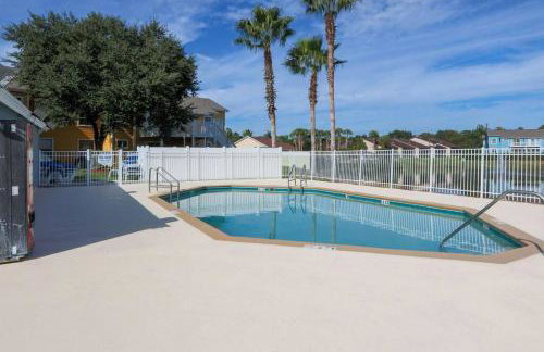 LOVE AT FIRST SIGHT! NEW Disney Home, Sleeps 6, Pool, Patio, NO Steps, LOW Rates! - Foto 49