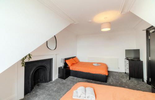 The Central 3BR Second-Floor Apartment - Photo 12