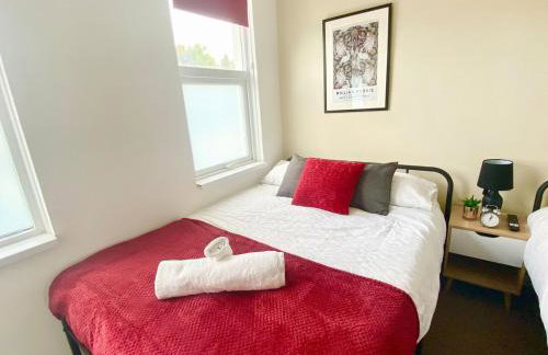 Stylish 4BR Home - Free WiFi -Ideal for Contractors - Foto 10