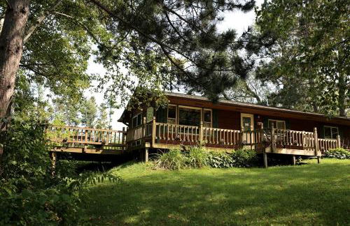 Rustic Family Cabin Rental with a Fire Pit near Wisconsin Dells - Foto 1