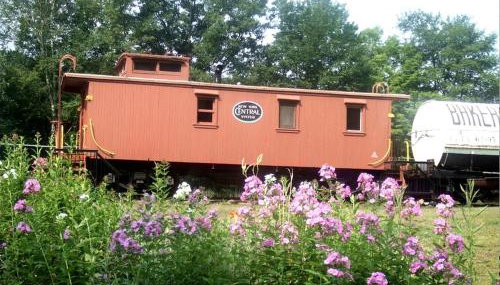 Vintage Caboose Rental in Historic Small Town near Springfield, Massachusetts - Foto 2
