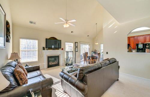 6 Mi to Charlotte Motor Speedway Home with Fire Pit - Foto 3