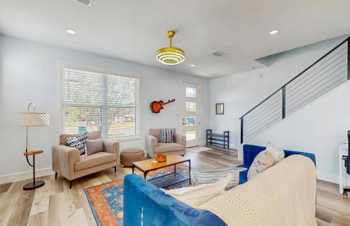 Modern Living in Texas! Home 2 Blocks to Lake LBJ - Foto 2