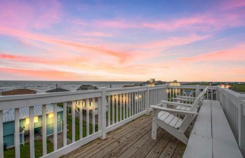 "The Ocean Aire" , 30 secs from the sand! - Photo 2