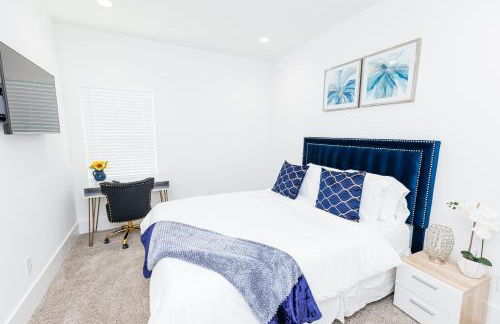 Beautifully Decorated, Modern Downtown Houston Home - Photo 22