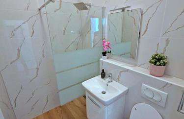 Lola's Place - Photo 40