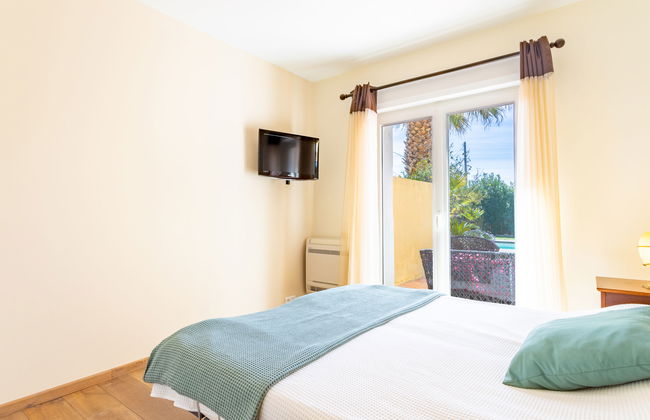 3 bedroom House in Bormes-les-Mimosas with private pool and garden - Photo 10