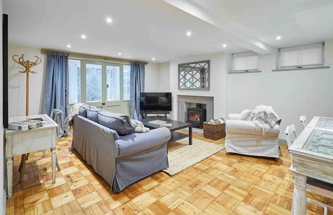 Host Stay The Garden Flat - Photo 1