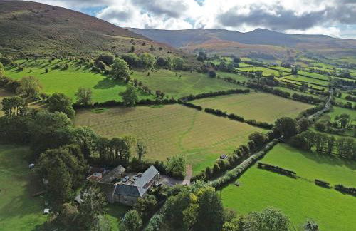 The Hayloft at Cwmffrwd Farm - Photo 2