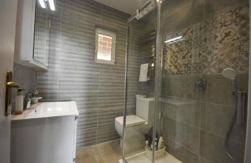 VillaVita Modern 3BR,Garden & BBQ, Walk to Beach - Foto 19