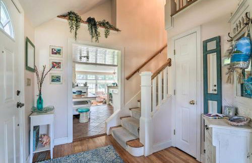 Cape Cod Cottage with Deck, Grill, and Games! - Foto 16