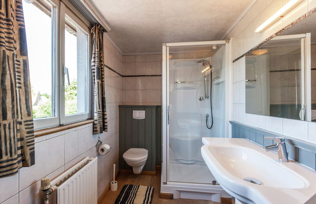 Quiet Cottage near Woods - Photo 23