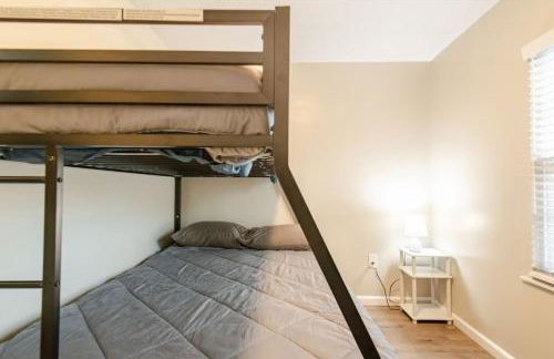 Private Ranch - Entire Home - 3 Bed Room - Hot Tub - King Bed - Fenced Yard - Pets & Kids Welcome - Game Shed - Free WiFi - Foto 23