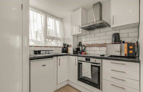 Amazing Marina-Overlooking 1Bed - Photo 2