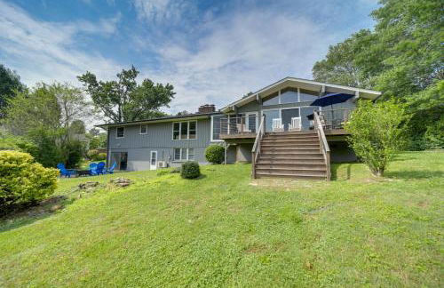 Centrally Located Brevard Home with Deck and Fire Pit! - Foto 27