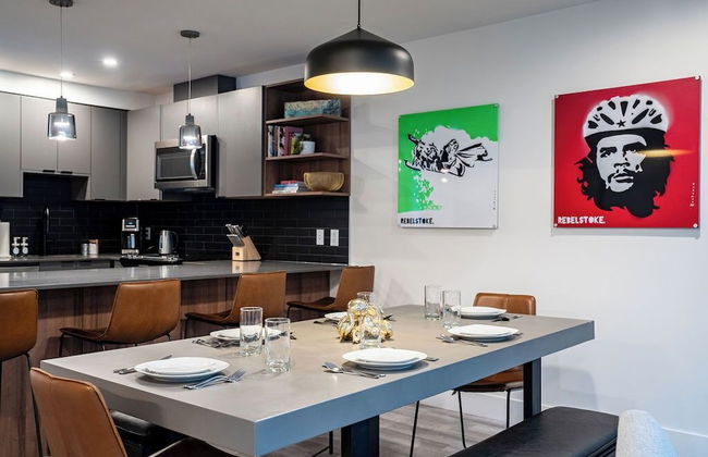 Revel in the Stoke by Revelstoke Vacations - Foto 11