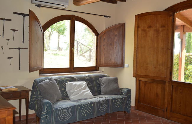 Cottage With Private Swimming Pool - Photo 5