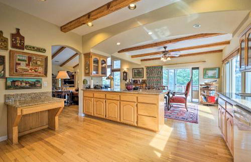 Wraparound Deck Woodland Cabin in Lake Arrowhead - Foto 13