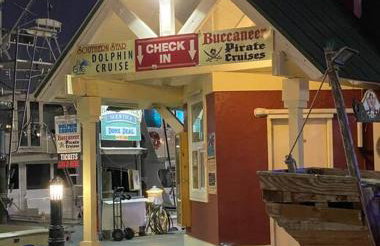 Fun cozy beach retreat! Steps to beach, heated pool & pickleball - Foto 26