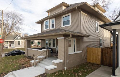 5 Bedroom 3200 Sq Ft House for Downtown Travelers - Photo 1