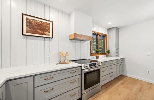 Updated 3BR Townhome Across From Holiday Valley - Foto 16