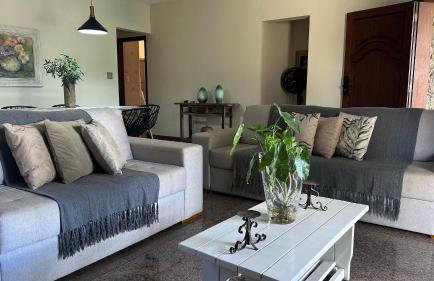 Casa com Piscina no Centro - 13 pessoas - Churrasqueira - Elegante - Foto 6