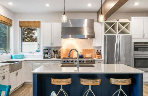 Spacious A-Frame with Lake Michigan Views & Hot Tub-Family Friendly - Foto 16