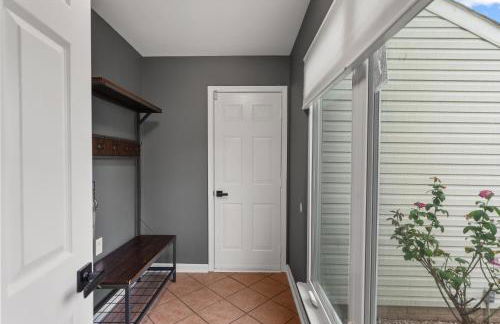 5 BedRooms Family retreat with GameRoom Near DC & Qunatico - Photo 34