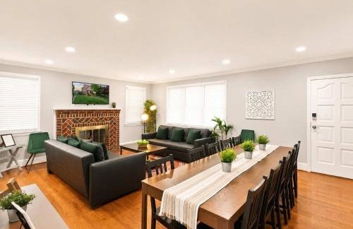 Stately 5BR Historic Retreat - CozySuites - Foto 7