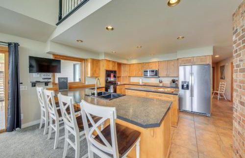 Beachfront Sagle Retreat with Boat Dock and Lift - Foto 8