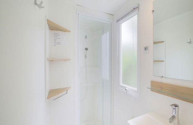 Swanky Mobile Home in Saint Jean de Monts - Photo 10