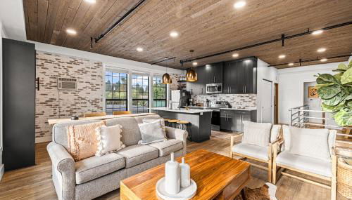 The Loft 10 - Steps from the Lake & Dining- Newly renovated in the heart of McCall - Foto 1