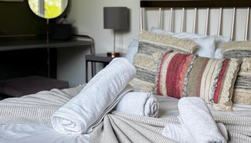 Luxury Barn Conversion with Hot Tub- 'Blackbird' - Photo 4