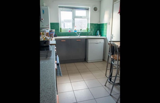 New Cross Mews 4 Bedroom 2 Bathrooms Fast Wifi Parking Sleeps up to 12 - Photo 17