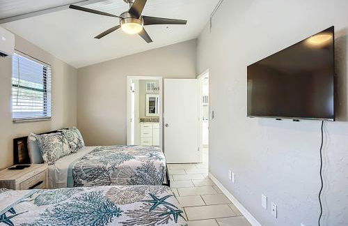 Pet-Friendly Home Near the Beach - Foto 8