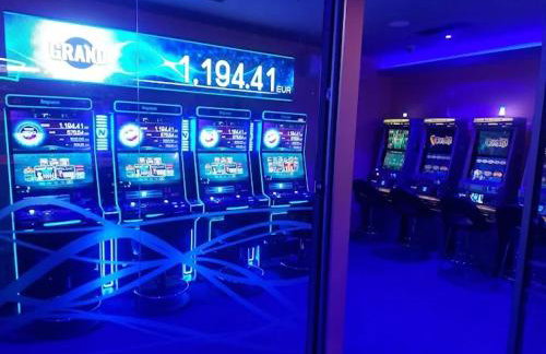 Old house by the stream - Photo 78