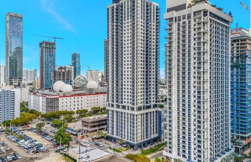 Chic Downtown Miami 2BR City Views Rooftop Pool - Foto 25