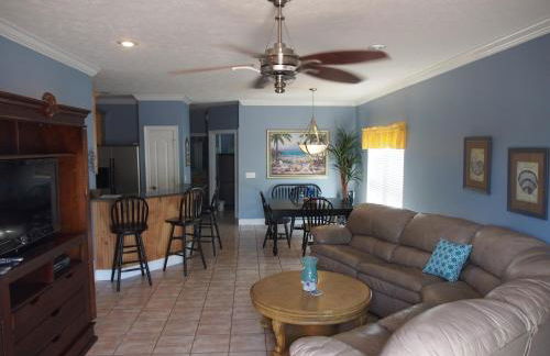 Large Beach House with Great Oceanviews, Game Room, Swimming pool - Photo 3