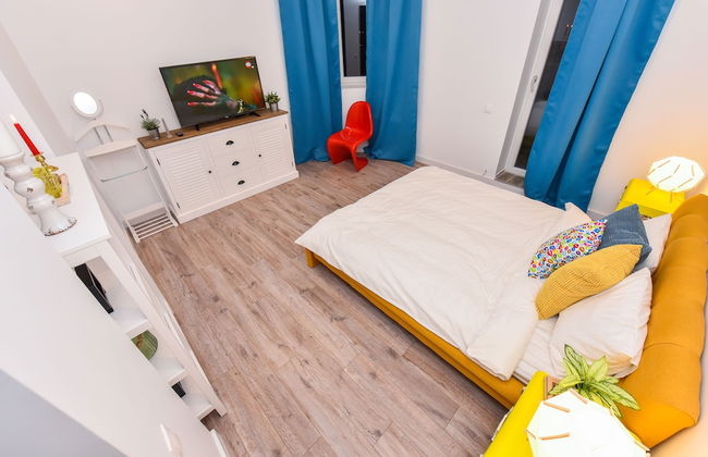 Parliament & River View Apartments - Photo 10