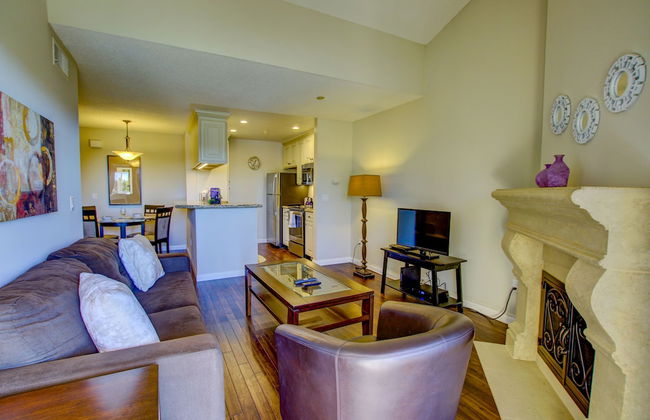 Sunshine Suites at Hillcrest - Photo 25