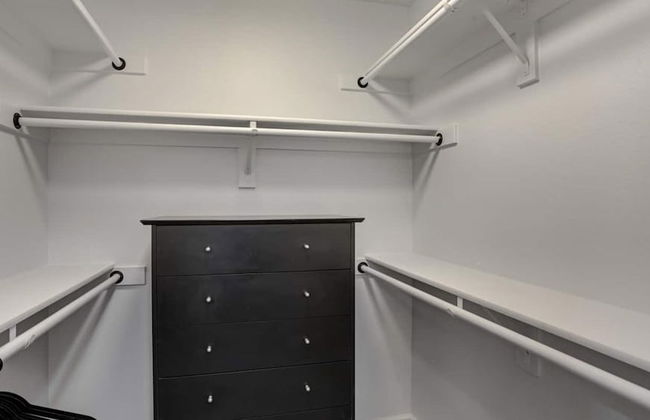 Executive 2 Bdrm Condo in the Heart of Biltmore! - Foto 24