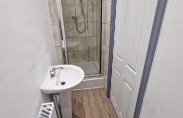 Stunning Modern Riverside Cottage - Photo 21