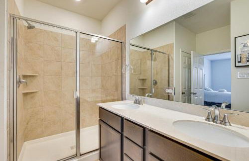 Private Yard and Pool Access Home in Krugerville - Foto 13