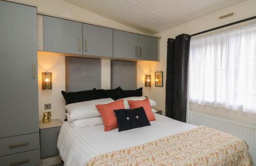 The Hideout - Photo 18