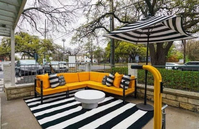 Soco 2BR Corner Suite w Pool King bed Fast Wifi - Photo 21