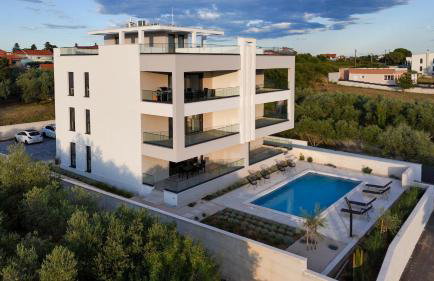 Panoramica apartment w balcony and swimming pool - Foto 2