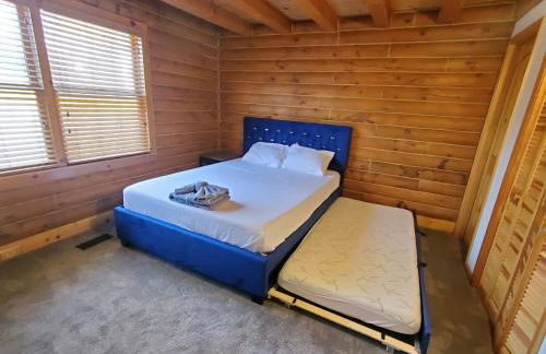 Gorgeous Cabin by Lake with Waterview and walking access - Foto 33