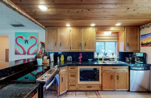 Mid-Century Modern Lake House with Private Waterfront Pool & Boat Dock - Photo 11