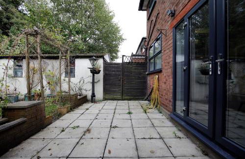 Spacious 3BR by Avalora Shortlets & Serviced Accommodations Queensway with big garden, Near train station - Foto 59