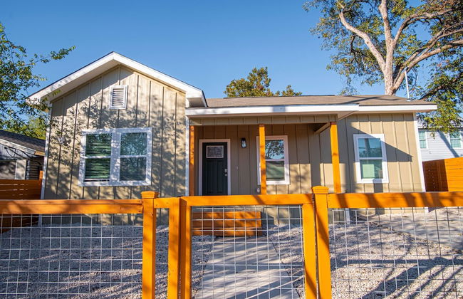 Escape to 4br/3ba Brand New Downtown Home - Foto 1